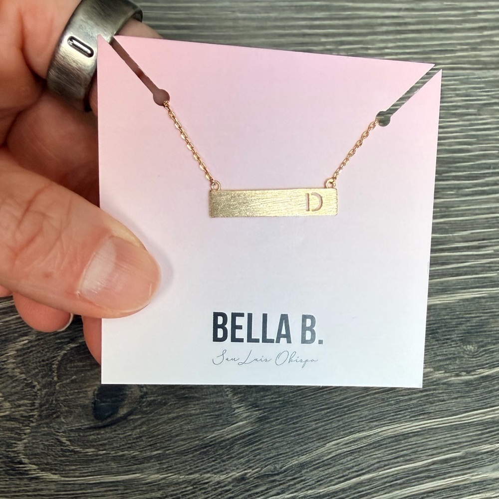 Gold Bar Initial Necklace "D"